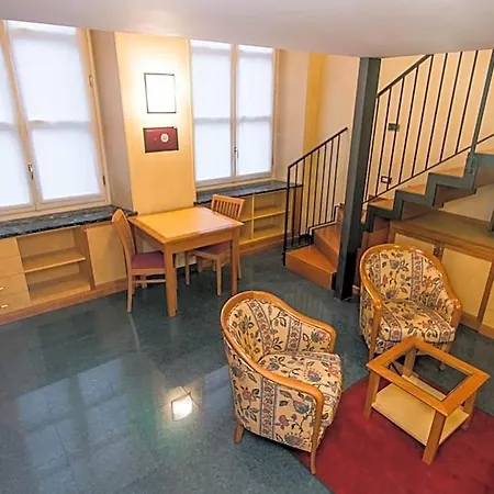 Le Petit Hotel