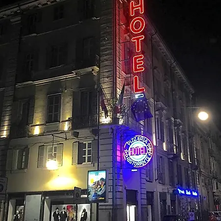 Le Petit 3* Turin