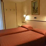Le Petit Hotel 3*