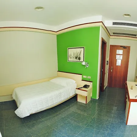 Le Petit 3* Turin