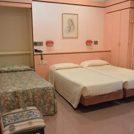 Le Petit Hotell